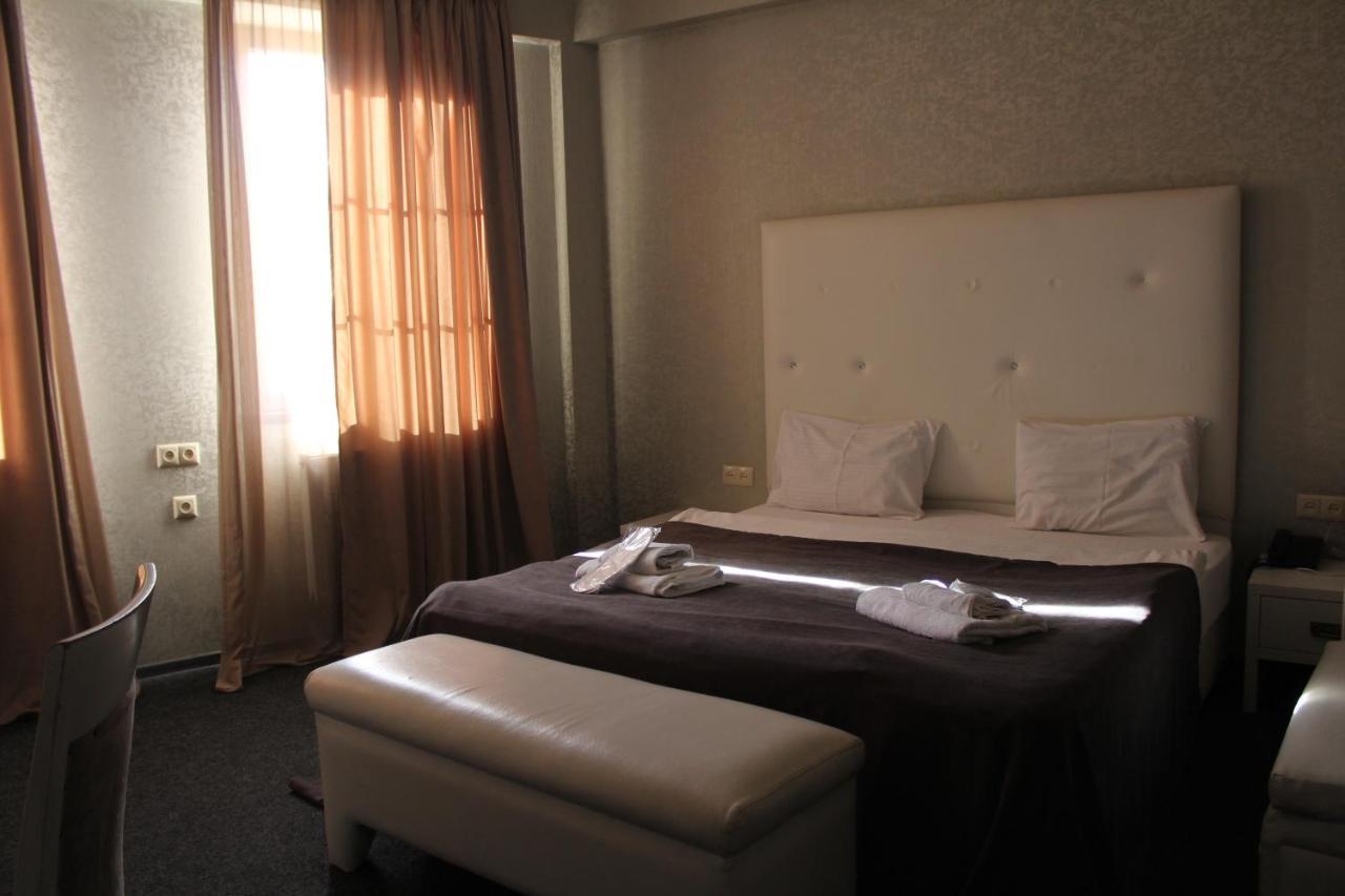 Hotel Plaza Тбилиси Экстерьер фото