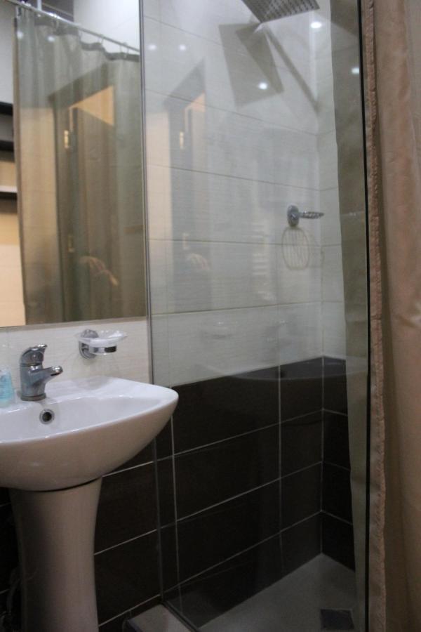 Hotel Plaza Тбилиси Экстерьер фото