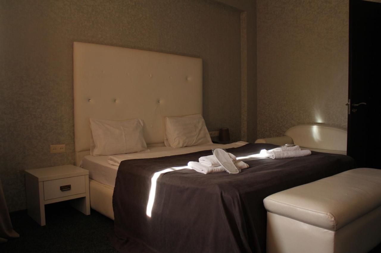 Hotel Plaza Тбилиси Экстерьер фото